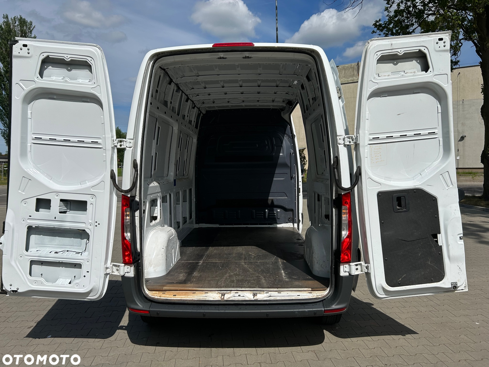 Mercedes-Benz Sprinter - 10