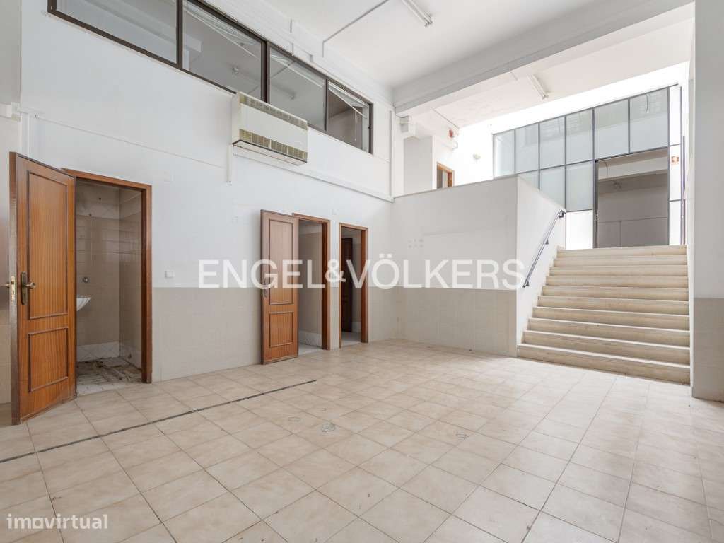 Espaço Comercial Com Estacionamento no Lumiar - Grande imagem: 2/30