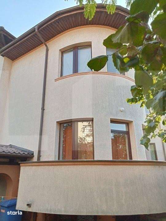 Vila cu 11 camere, 450 mp, teren cu 620 mp, 2 locuri de parcare cu gar - Imagine principală: 4/10