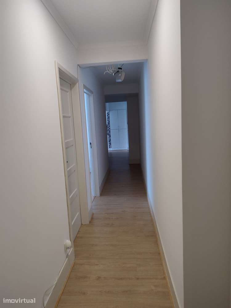 Excelente T7 para venda na Cruz de Celas-8