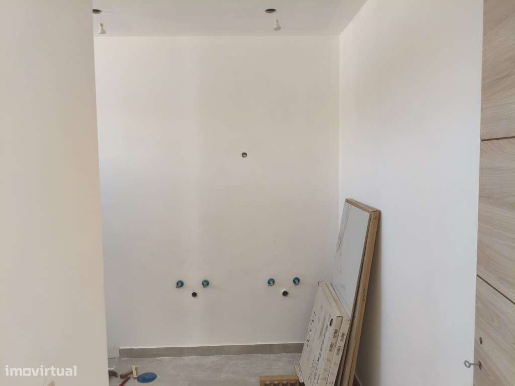 MORADIA T4 TÉRREA A ESTREAR - CASAIS DOS BRITOS - AZAMBUJA-17