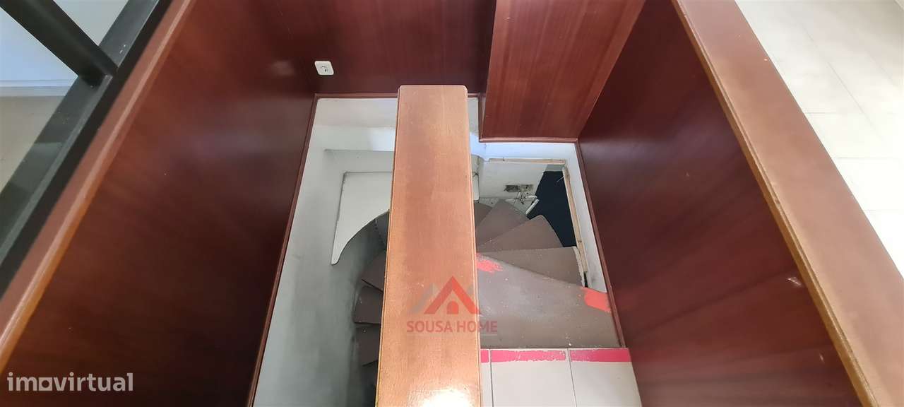 (Investimento) 2 Lojas c/ luz natural + Cave c/ 135M2 - Grande imagem: 5/12