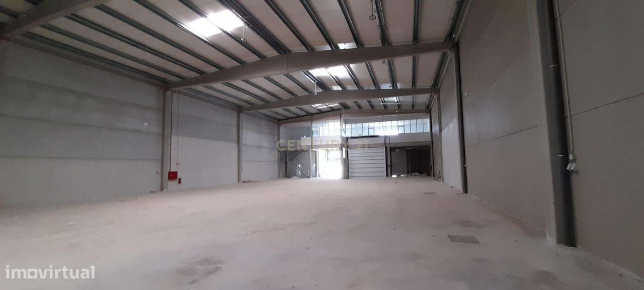Armazém industrial com 1039 m2 em Arruda dos Vinhos - Grande imagem: 4/12