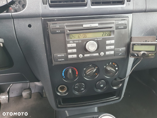 Ford Transit Connect - 11