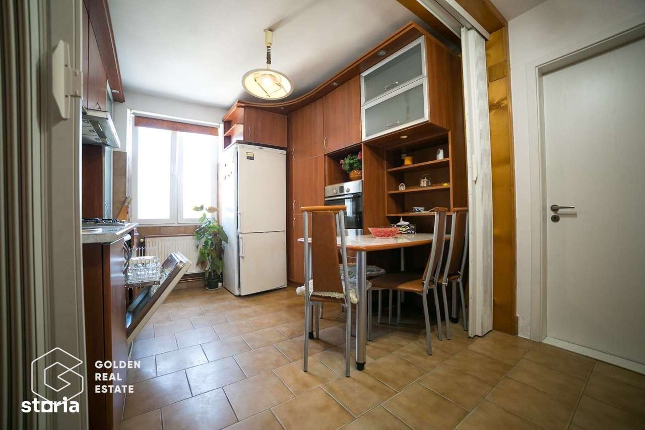 Apartament superb, ultracentral, 3 camere, centrala proprie si 2 locur - Imagine principală: 5/11