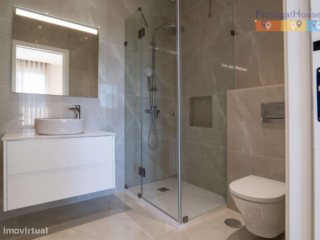 Vivenda T4+1 na praia do Areal com piscina.-23