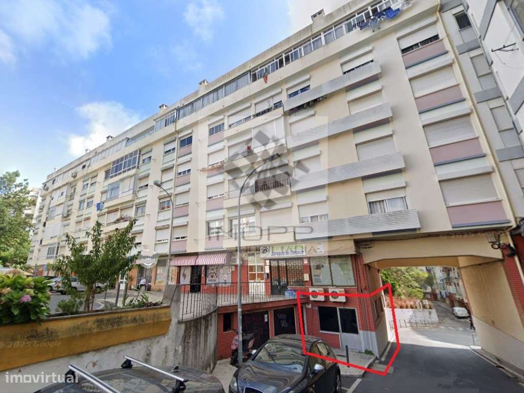 Loja com excelente localização na Reboleira-19