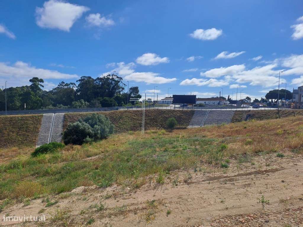 Terreno com 4197m2, com PIP para Residencial Sénior - Lazarim - Grande imagem: 3/5