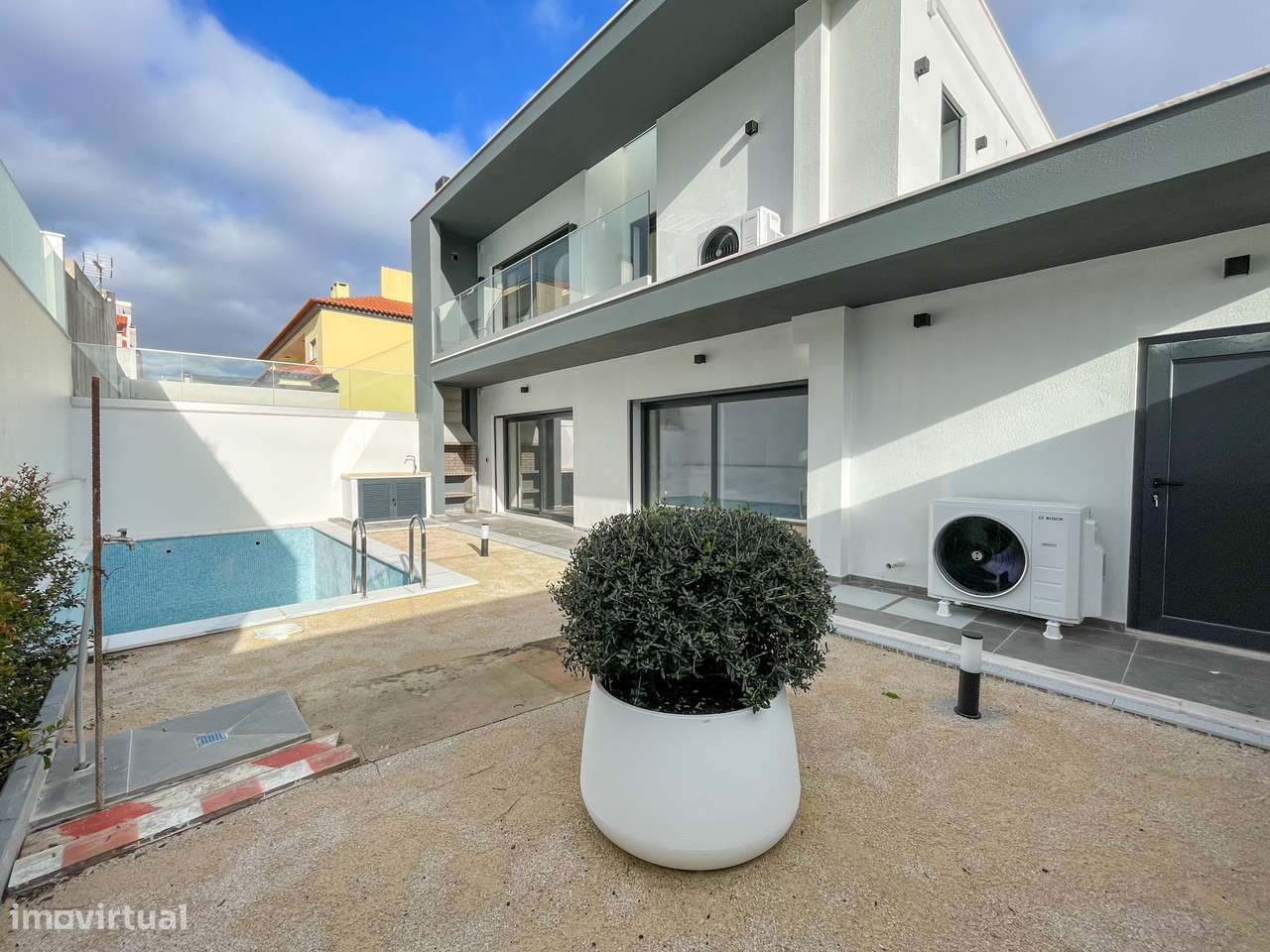 Moradia T4 com Piscina - Santa Iria de Azoia (Bairro da Salvação)-5