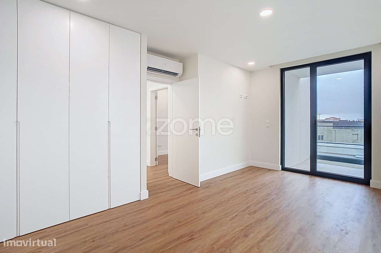 Moradia T4 de arquitetura moderna em Aradas - Grande imagem: 4/15