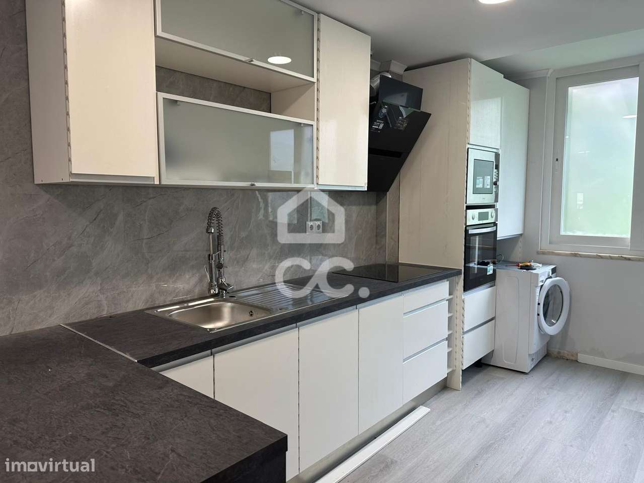 Apartamento T2  totalmente renovado em Benfica-3