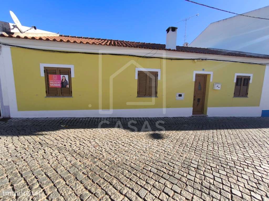 Moradia T3 com quintal em Cuba-1