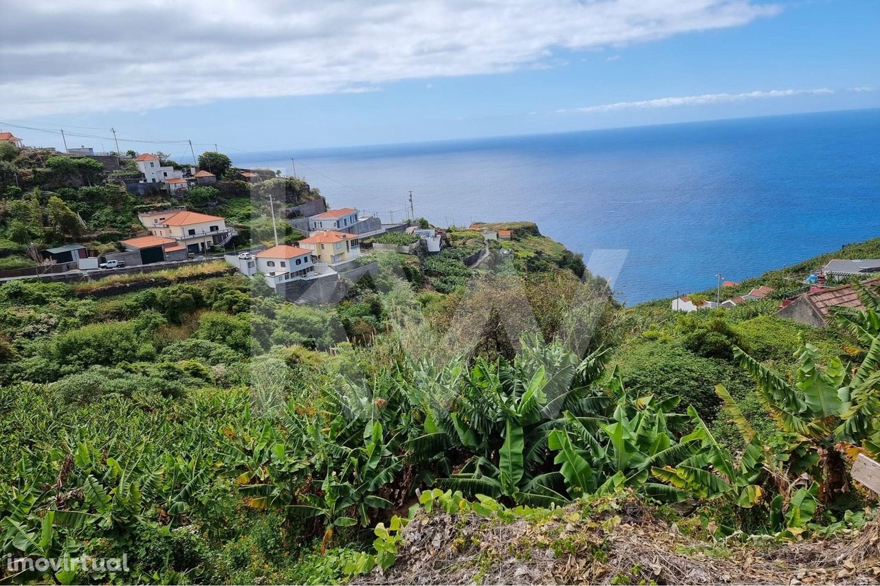 Terreno na Calheta.  Para Construção de moradias. vista mar