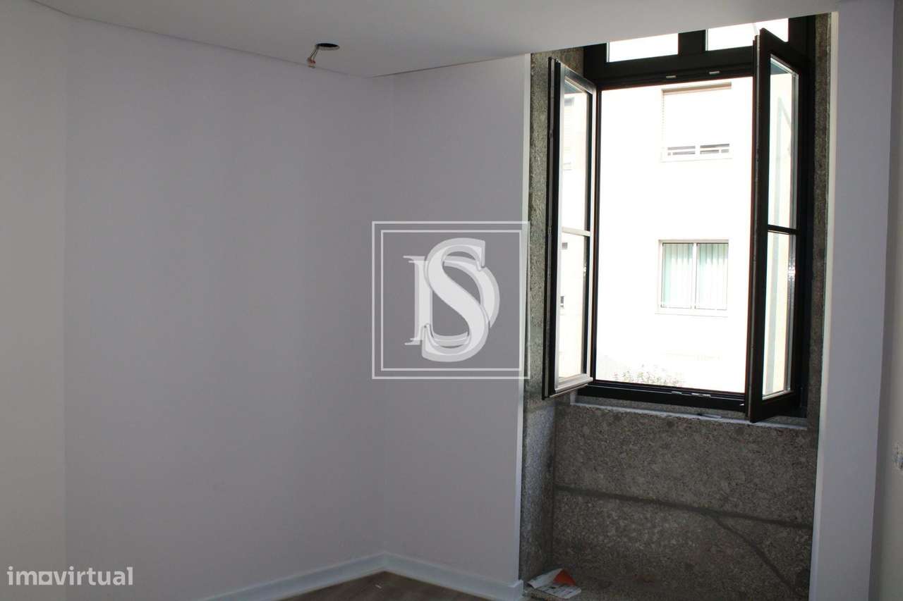 Apartamento T3 em Braga (São Vicente), em prédio reabilitado-23