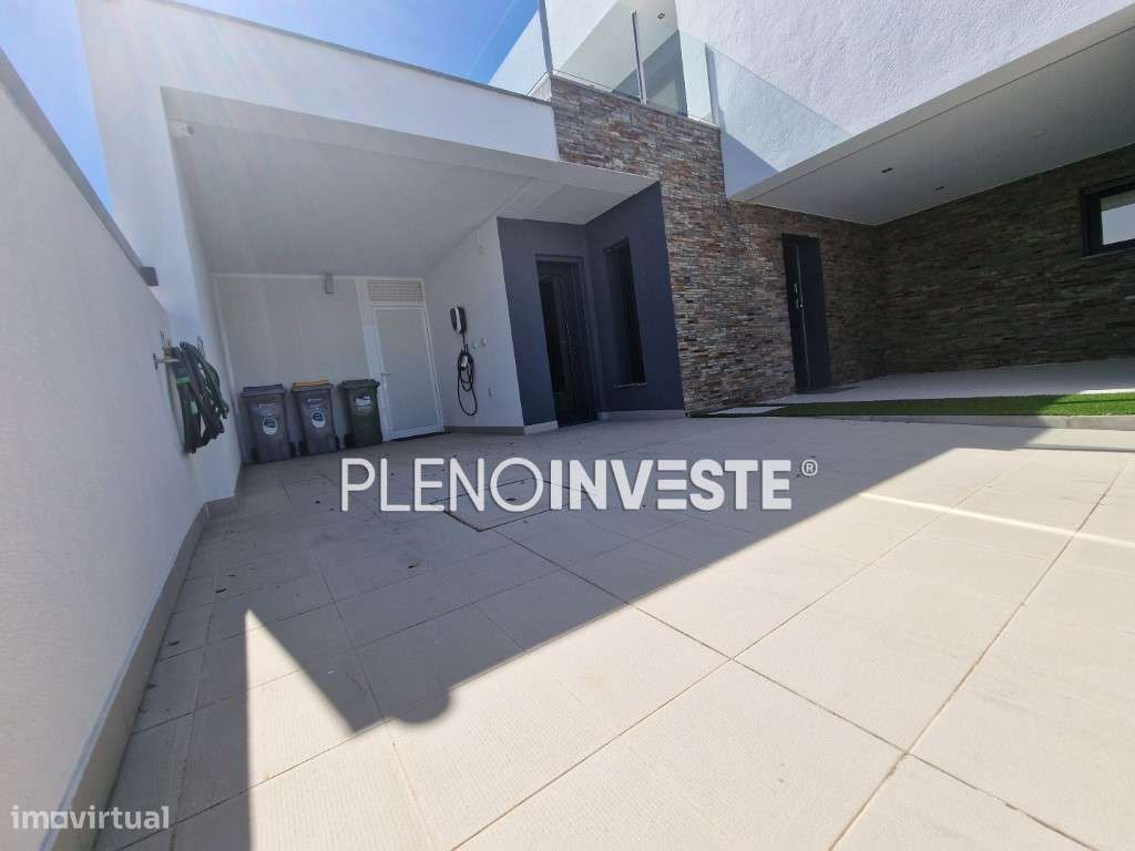 Moradia Isolada V3+2 com piscina na Quinta de Valadares-34