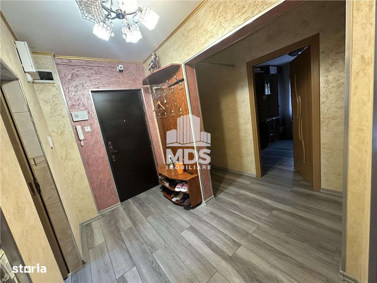 Decomandat la et 2\/4 mobilat complet linga piata Doina-10