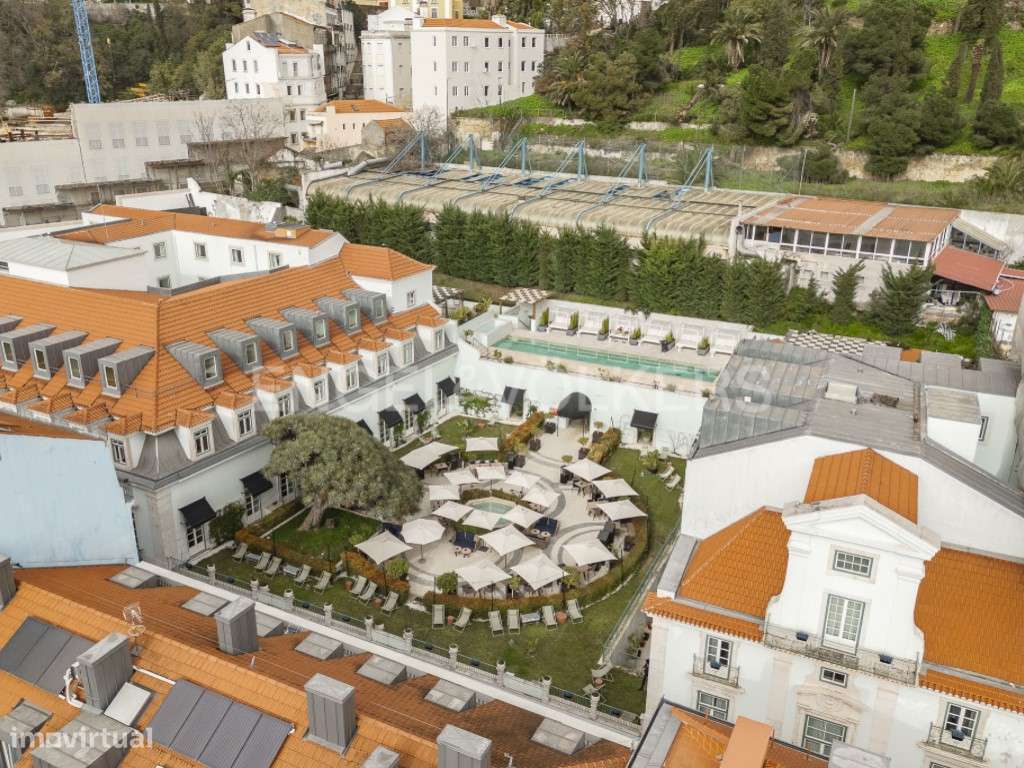 Elegante e luxuoso apartamento T2, junto à Av. da Liberdade-33