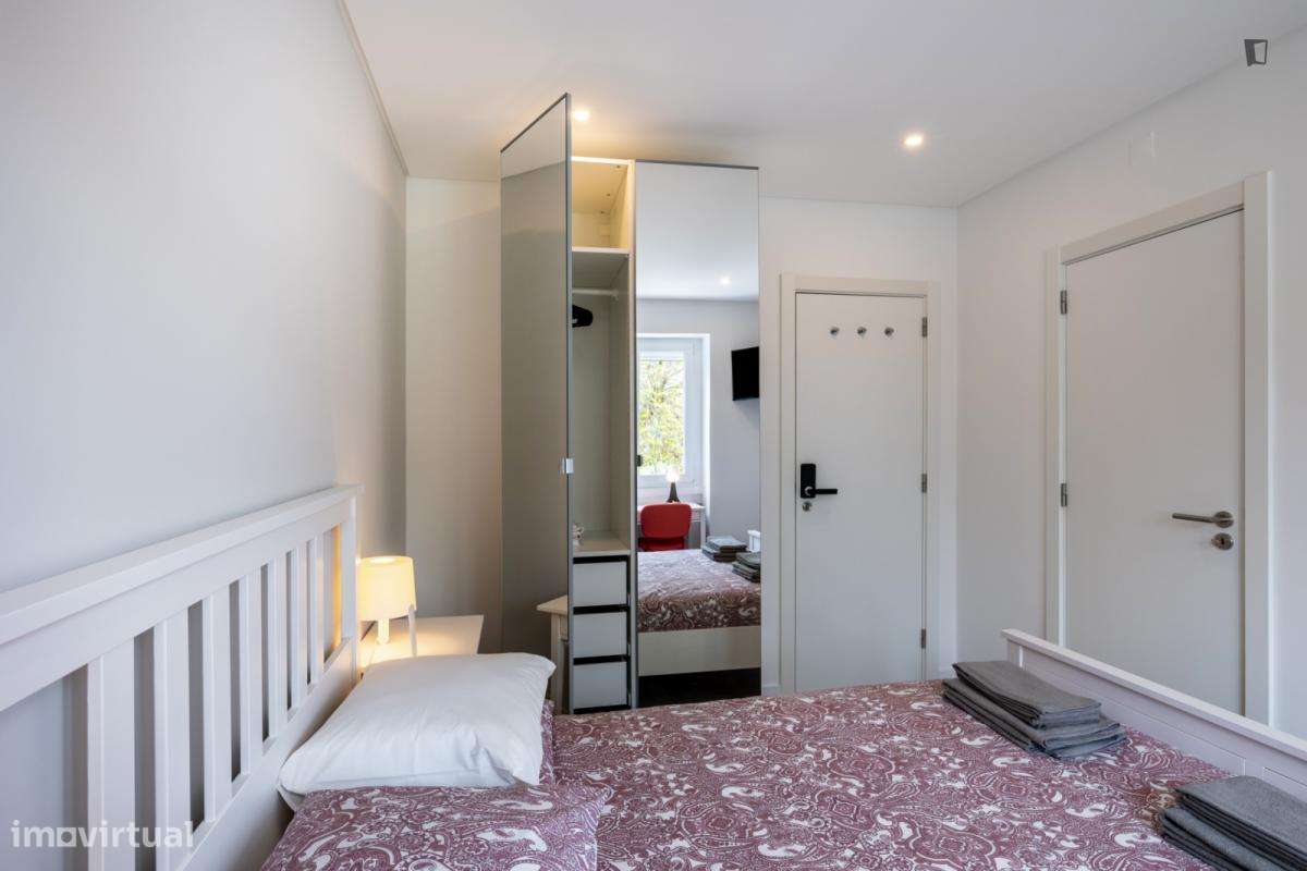 Quarto - localizado em Alameda Lisbon - Grande imagem: 2/14
