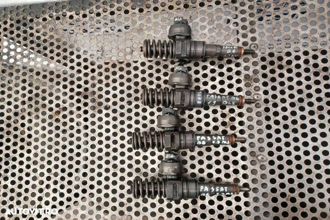 Injector motorina 038130073BN Volkswagen VW Passat B6  [din 2005 pana  2010] seria wagon 5-usi 1.9 - 2