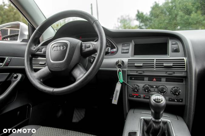 Audi A6 2.4 - 8