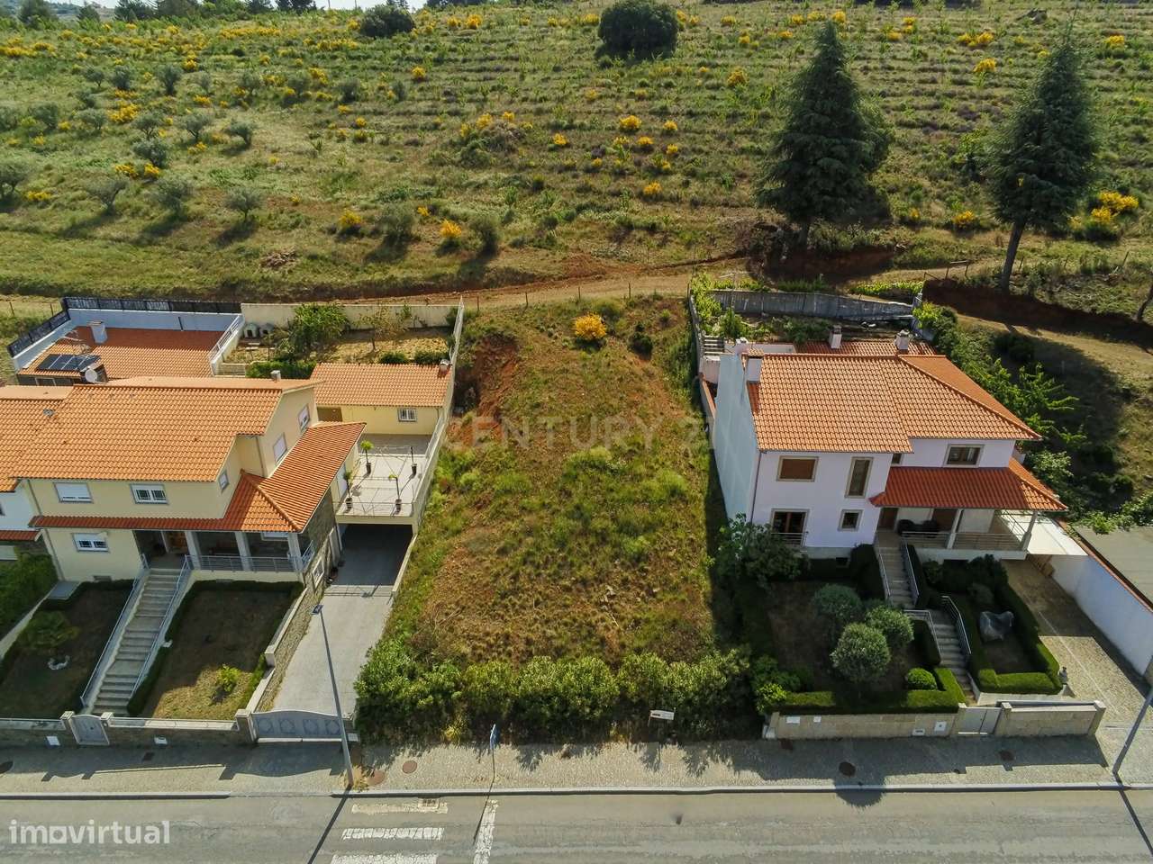 Terreno no Loteamento Mira Bragança, para uma Moradia Geminada - Grande imagem: 1/10