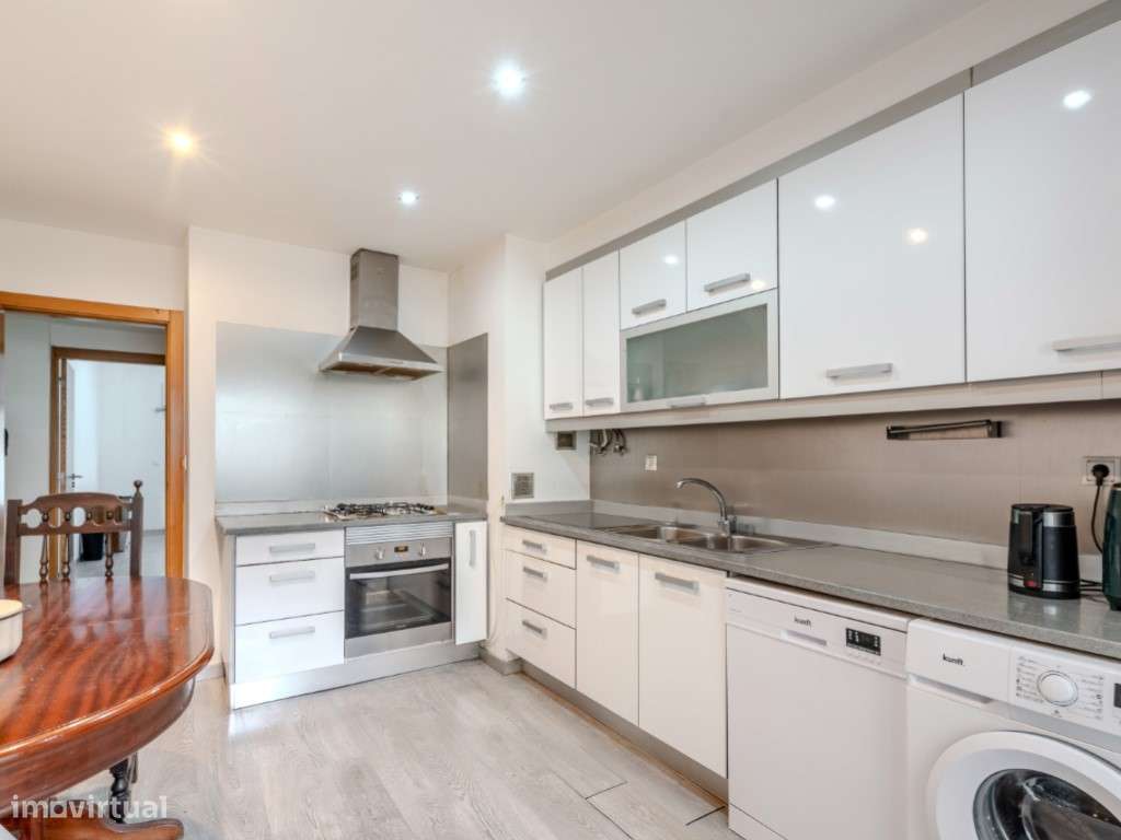 Apartamento T2 no Cacém com Arrecadação | Junto à Estação-0