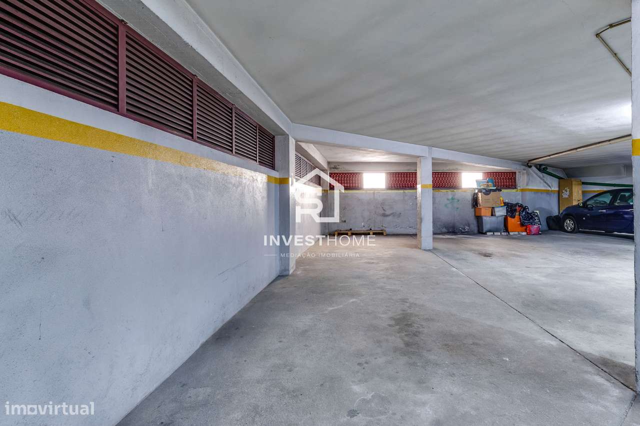 Apartamento T2+1 | Renovado | Boas Áreas | Varanda | 2 Lugares Garagem-38