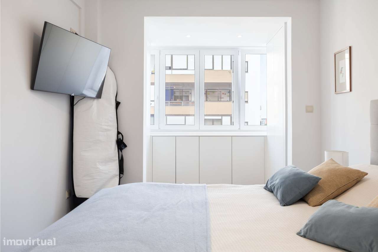 Apartamento T2 Remodelado com Vista Desafogada sobre o Tejo no Centro-14