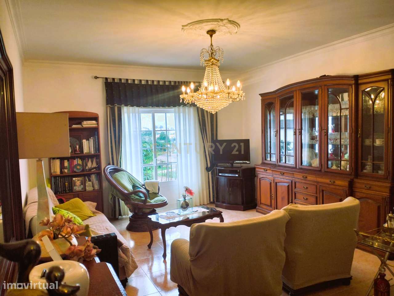 Prédio de dois pisos, com Habitação, Comércio, Alojamento Local a 5 mi - Grande imagem: 4/34