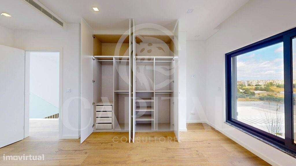 Magnífica Moradia T4 com Piscina e Terraço, em condomínio fechado-26