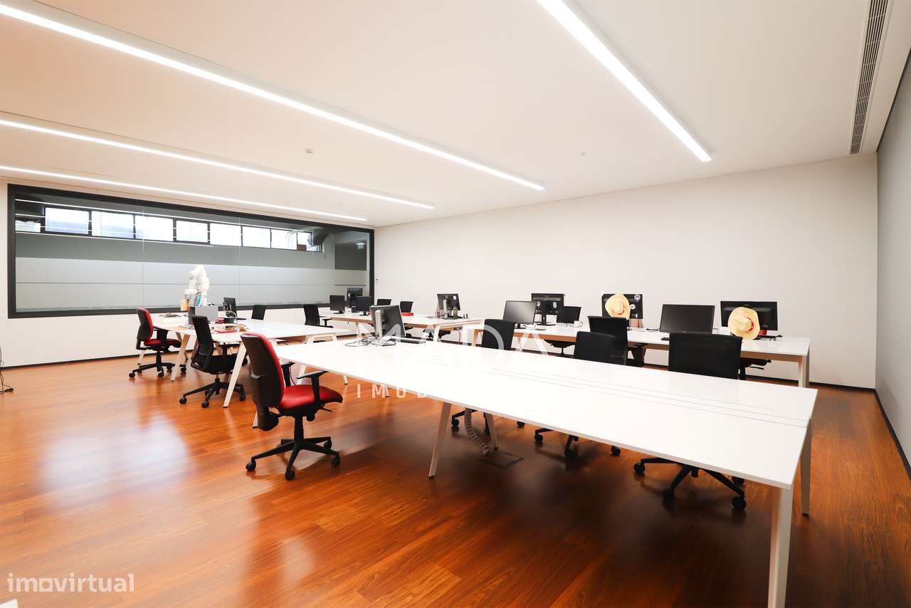 Escritório c/garagem (12 carros) na Av. da República em V.N. de Gaia-13