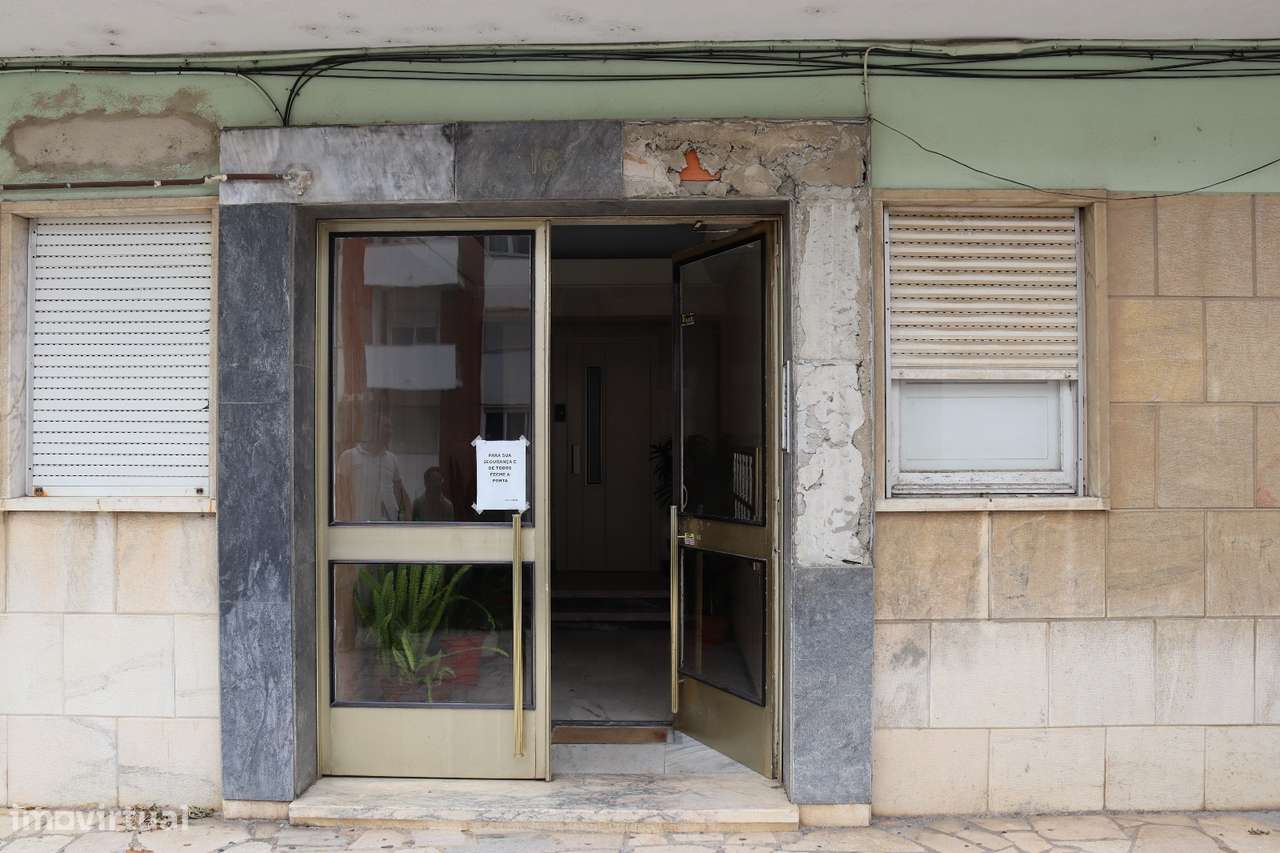 Apartamento t3 à venda na Avenida Patrão Joaquim Lopes - Grande imagem: 4/16