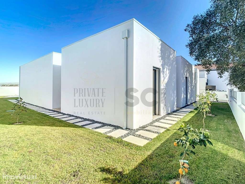 Moradia T4 Independente em Azeitão com Piscina e Jardim - Grande imagem: 3/47