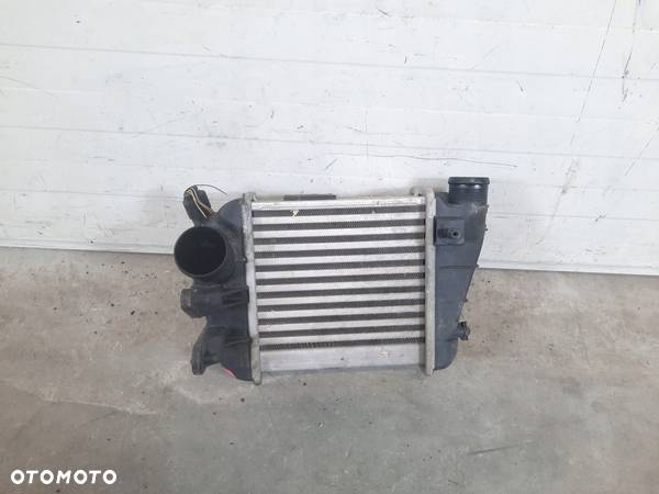 CHŁODNICA POWIETRZA INTERCOOLER AUDI A4 B7 8E0145805R 3.0 TDI - 1