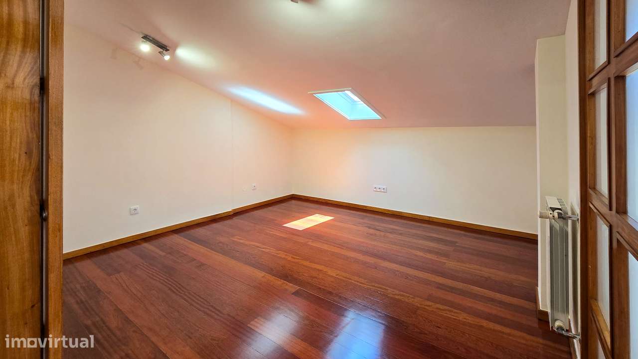 T3 Duplex Remodelado em Cond. Fechado -  São Félix da Marinha / Granja-20