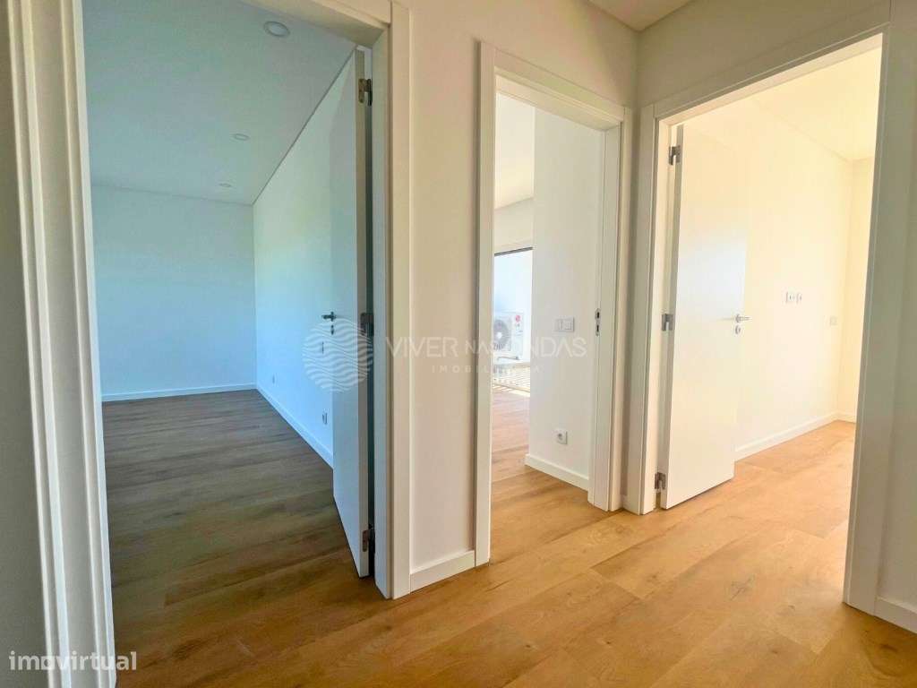 Moradia T4 de Luxo na Nova Urbanização da Caparica.-20