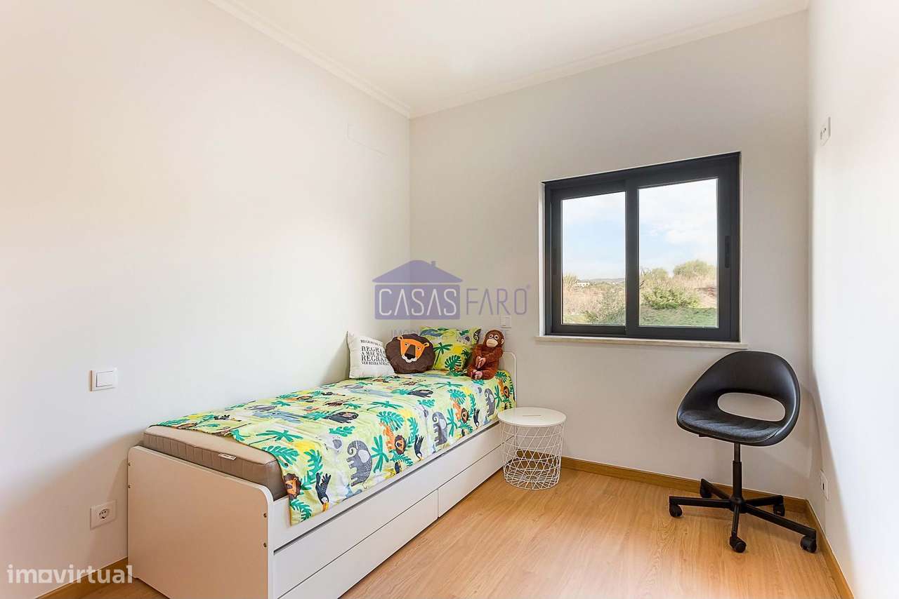 Apartamento T3 semi-novo nos arredores de Olhão na Zona Alta com estac-13