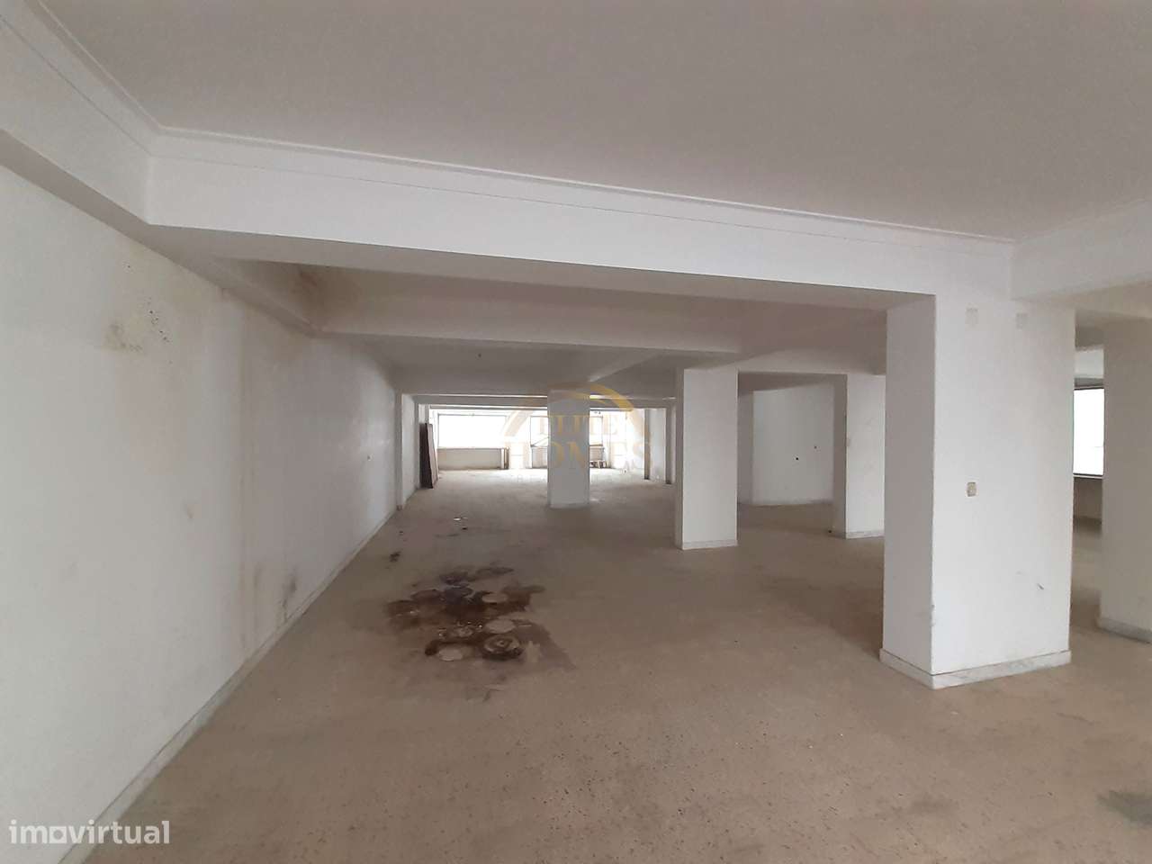 Loja Ampla  Localizada na Agualva - Cacém com 210 m2  Para Armazém,Ser - Grande imagem: 5/8