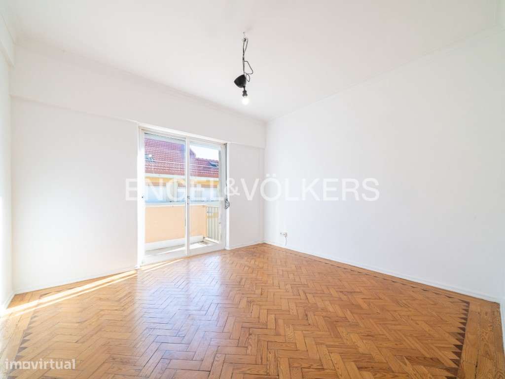 Luminoso apartamento com 4 quartos e varanda no Beato-0