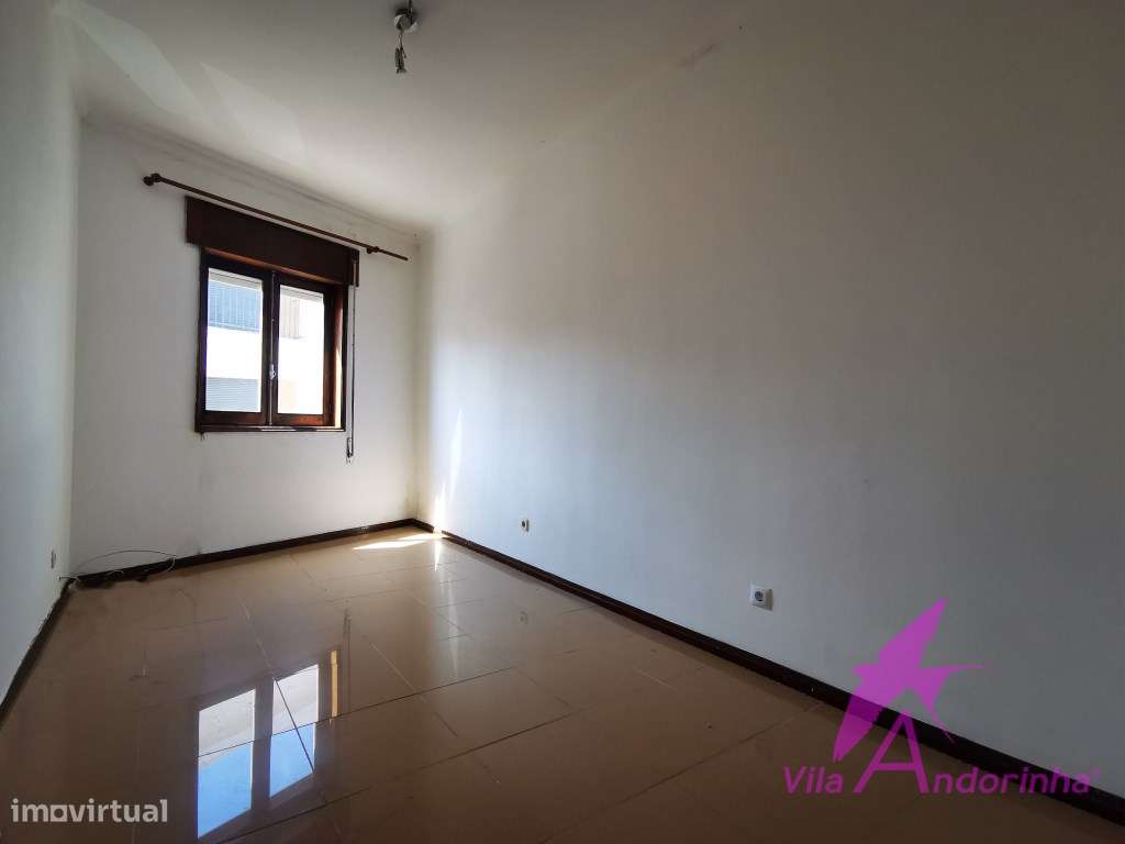 Apartamento T2 a 2 minutos do centro da cidade com garagem fechada.-10