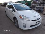 Toyota Prius III Auris 1,8 podstawa filtra oleju - 3