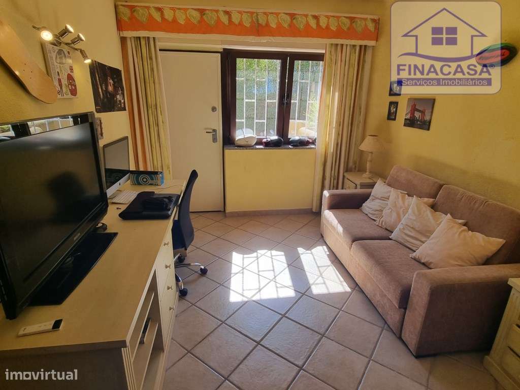 Moradia V3 toda térrea isolada com piscina,jardim e garagem - Vilam...-38