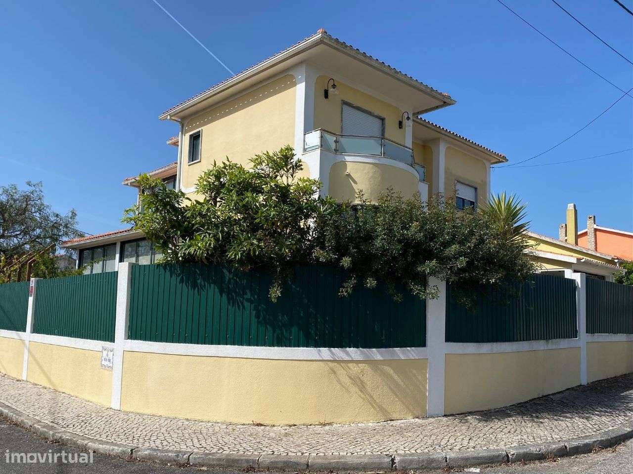Moradia T4 com grande garagem e jardim - perto da praia-30