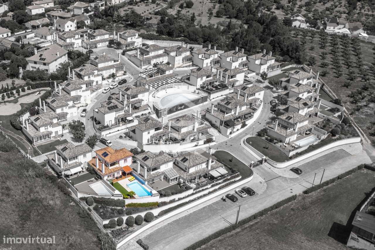 Moradia T4 em Condomínio Privado no Carvalhal – O equilíbrio perfeito-36