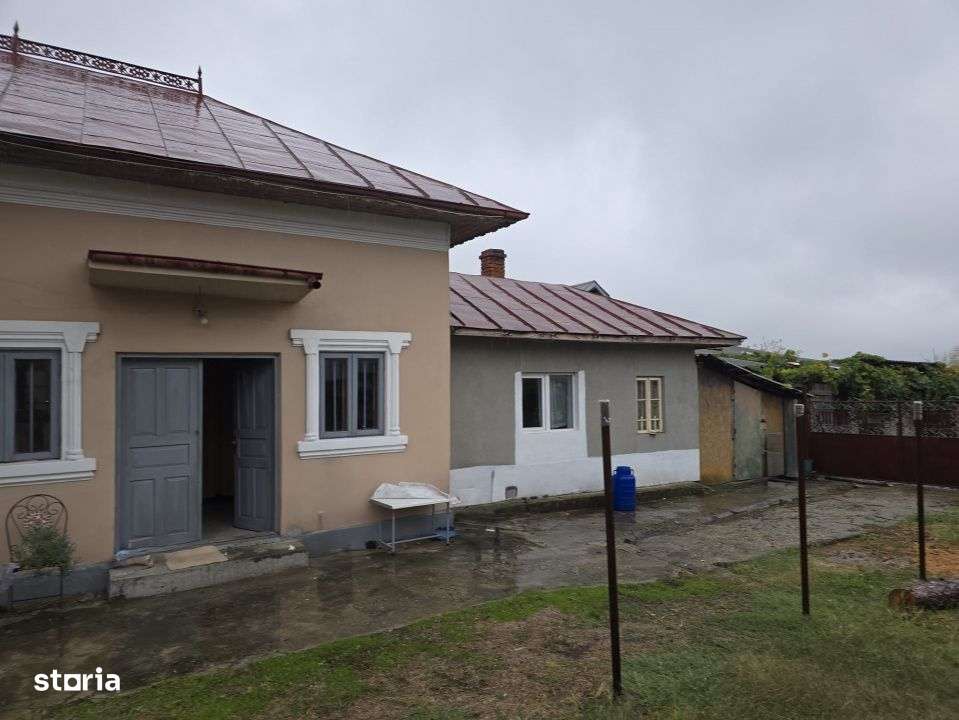 Casa cu Teren intravilan 1500 mp, Centrala termica, Poiana Lacului - - Imagine principală: 4/12