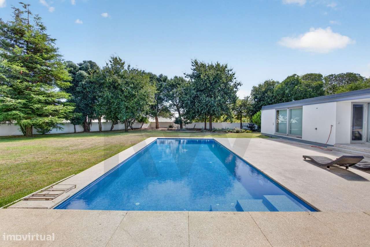 Moradia T5 de Luxo com Piscina e Lote de 2.773 m2-46