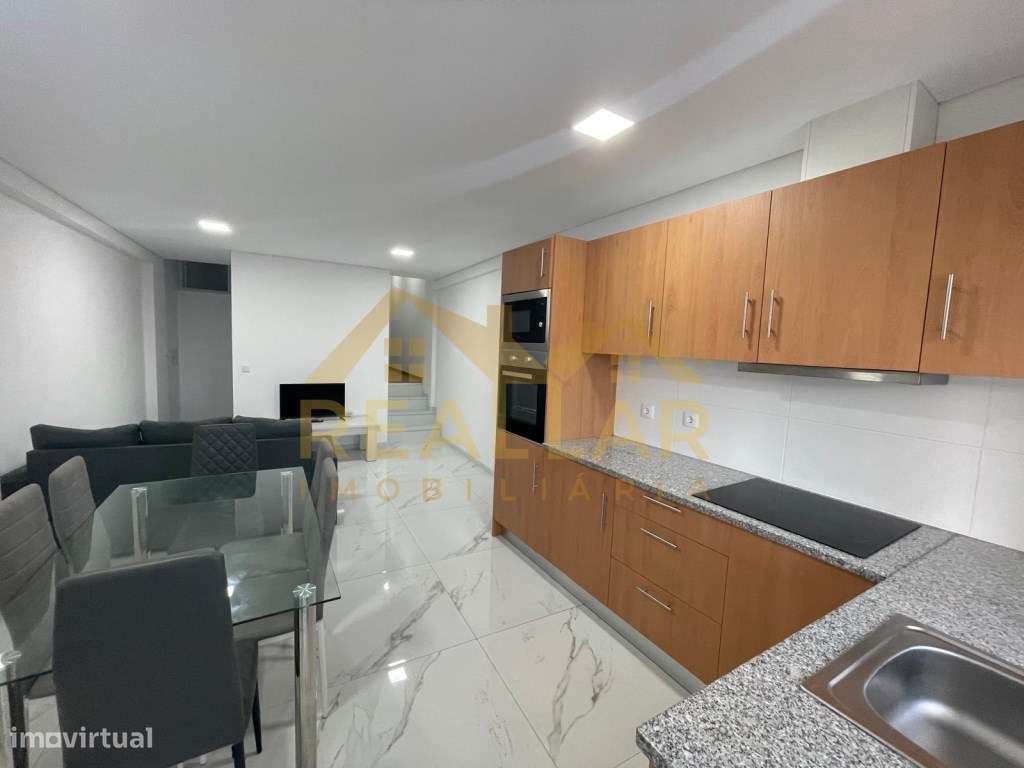 Excelente T2+1 Duplex como novo no centro de Póvoa do Varzim - Grande imagem: 2/25