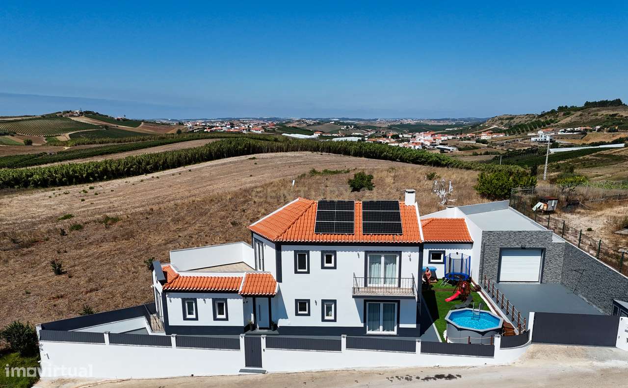 Moradia T3+1 Totalmente Remodelada  em 2026 com Piscina, Painéis Solar-37