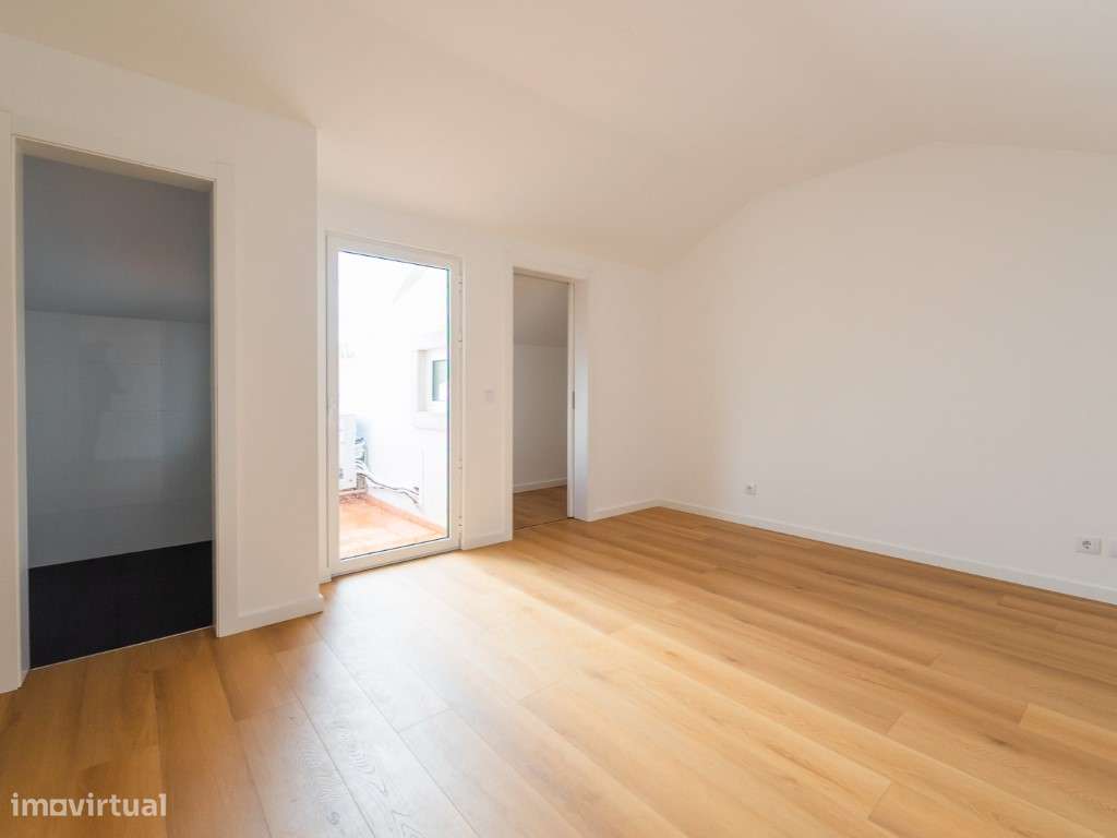 MORADIAS T2+1 e T3+1 GARAGEM E JARDIM, BELAS-47