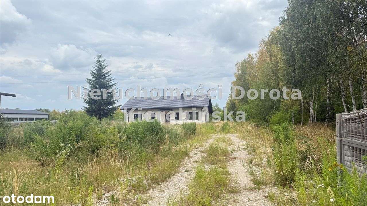 Dom w stanie deweloperskim na obrzeżach miasta.-3